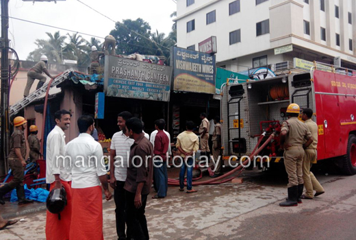 Prashanth Canteen set ablaze at Pumpwell 1